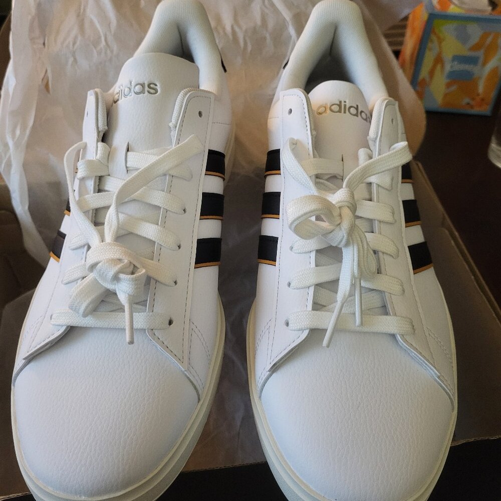 NWB Adidas Grand Court 2.0 size 11.5